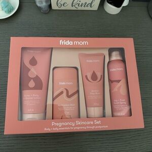 Frida Mom Pregnancy Skincare Set